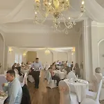 Woodland Manor Hotel