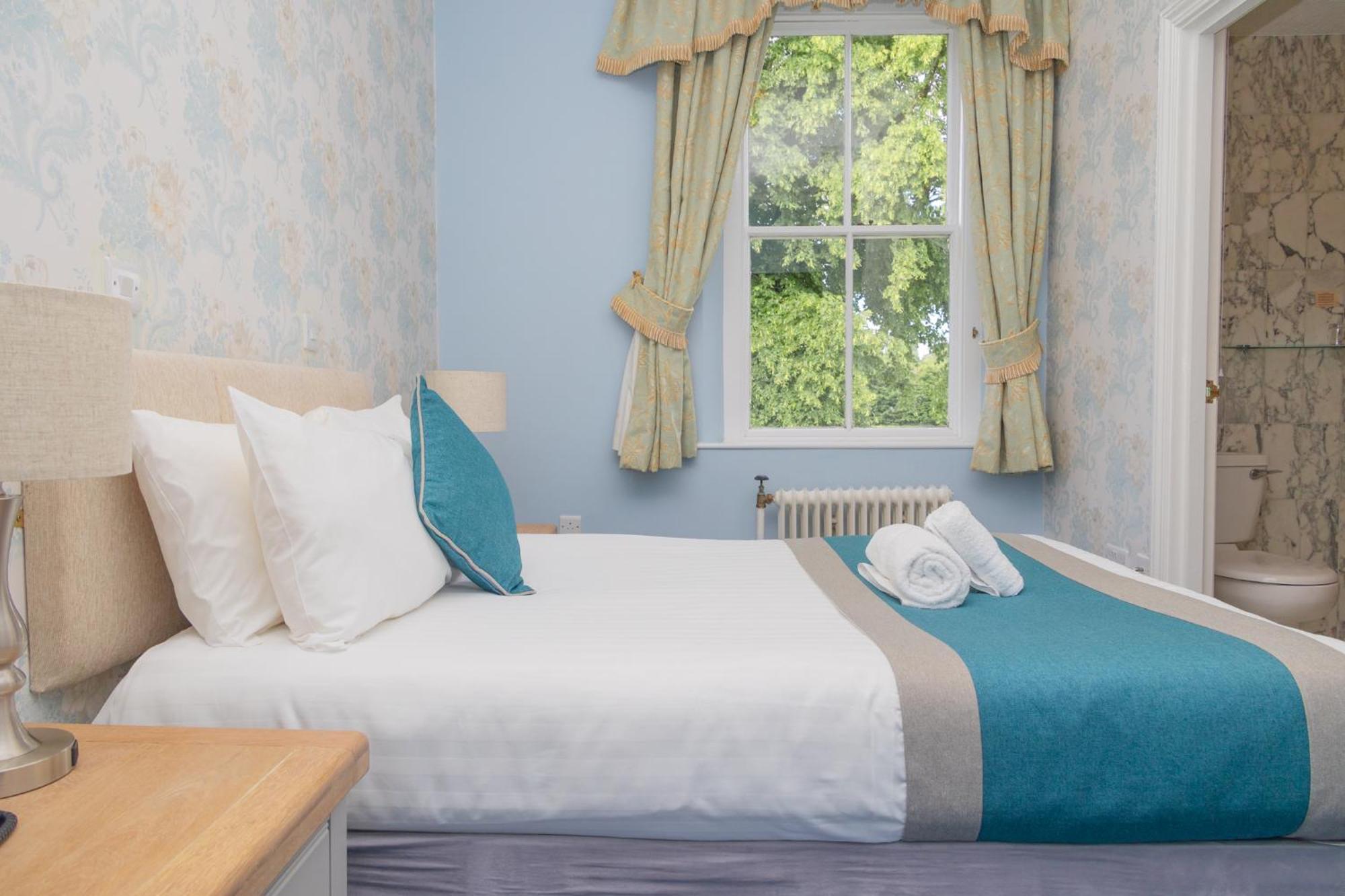 Woodland Manor Hotel